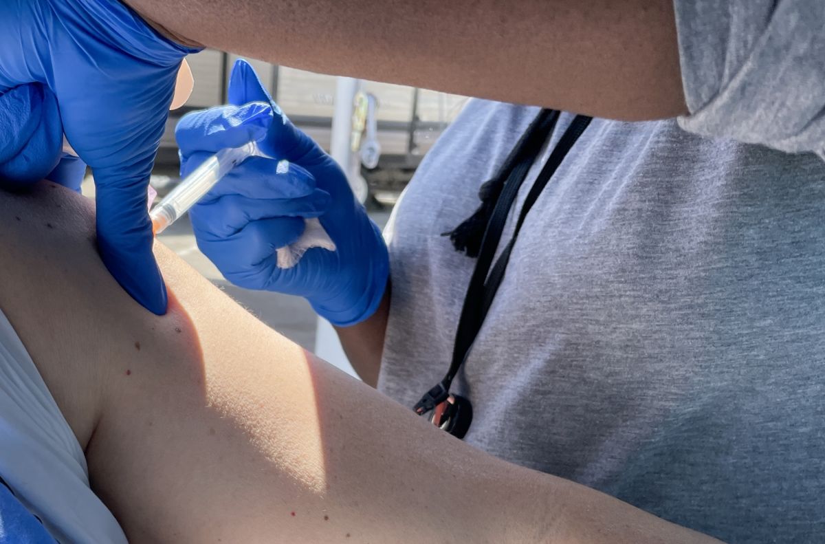 ▲有網友分享到美國打疫苗的計畫，不僅從頭到尾只需要17天，總金額僅4萬7107元，貼文引發網友高度熱議。（示意圖，圖中人物與本文無關／翻攝PhotoAC）