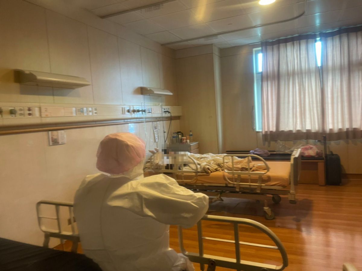 ▲慈濟分享真實暖心案例，一位失智嬤確診後待不住隔離病房，醫護人員想出一個好法子讓老人家乖乖聽話，網友全讚翻。（圖／翻攝自慈濟基金會臉書）