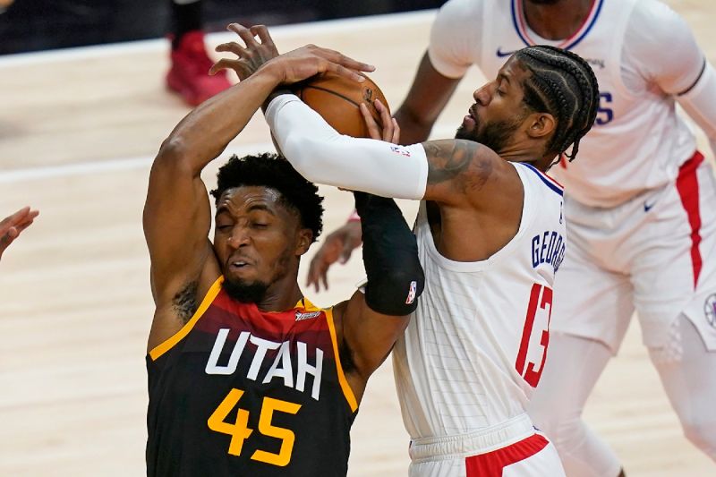 ▲猶他爵士一哥Donovan Mitchell(米契爾)(左)復出後，爵士季後賽6戰全勝。（圖／美聯社／達志影像）