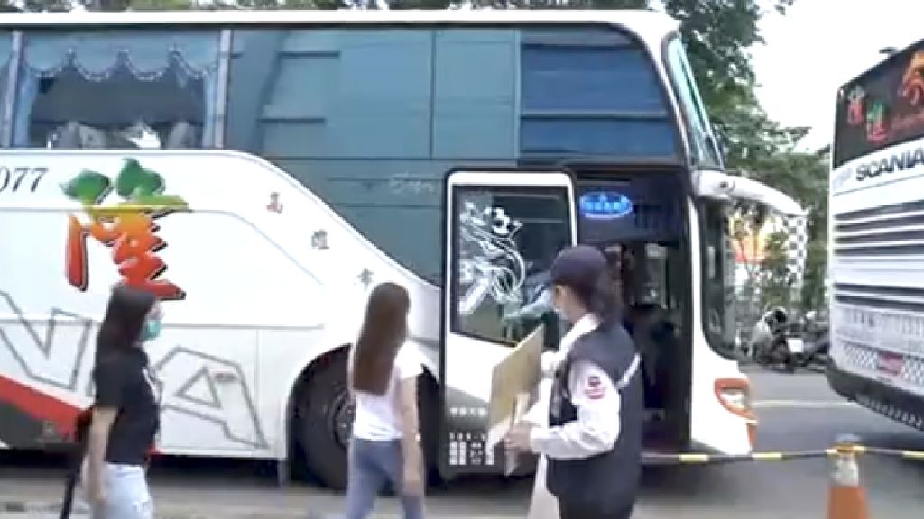 ▲日月光高雄廠上下班以「專車點對點接駁」方式，避免群聚與接觸。（圖／日月光提供）