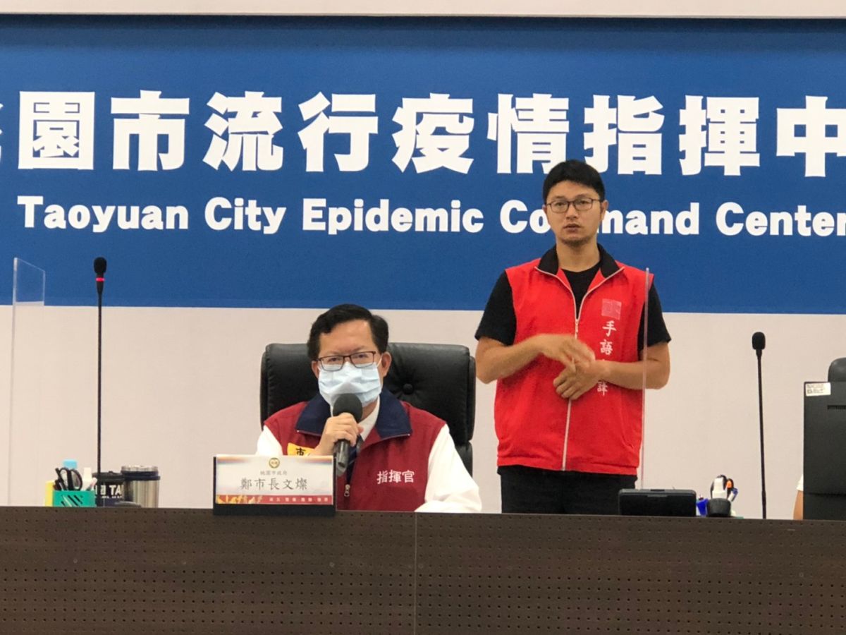 ▲鄭文燦強調「沒有後門、沒有特權」，按照公衛的專業判斷完成疫苗接種，是很重要的原則。（圖／桃園市政府提供）