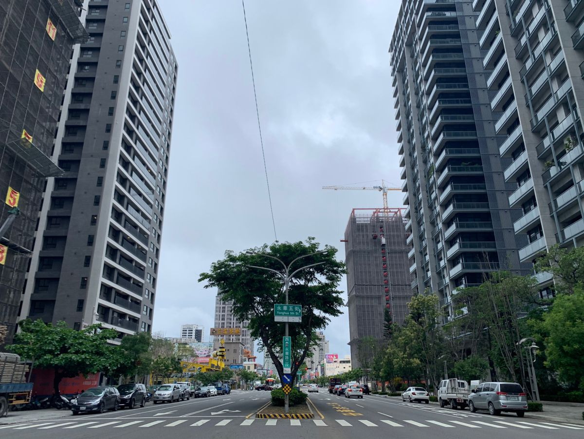 ▲財政部國稅局近日針對預售換約的移轉費用有新的認定，預售屋換約不接受總價3%或30萬取其低當作成本，只認定「已付款項加上獲利的3%」作為成本。（圖／NOWnews資料照片）