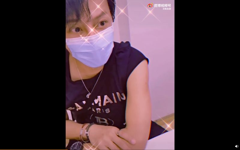 ▲陳志朋拍攝短片,分享接種疫苗過程。(圖/翻攝陳志朋微博)