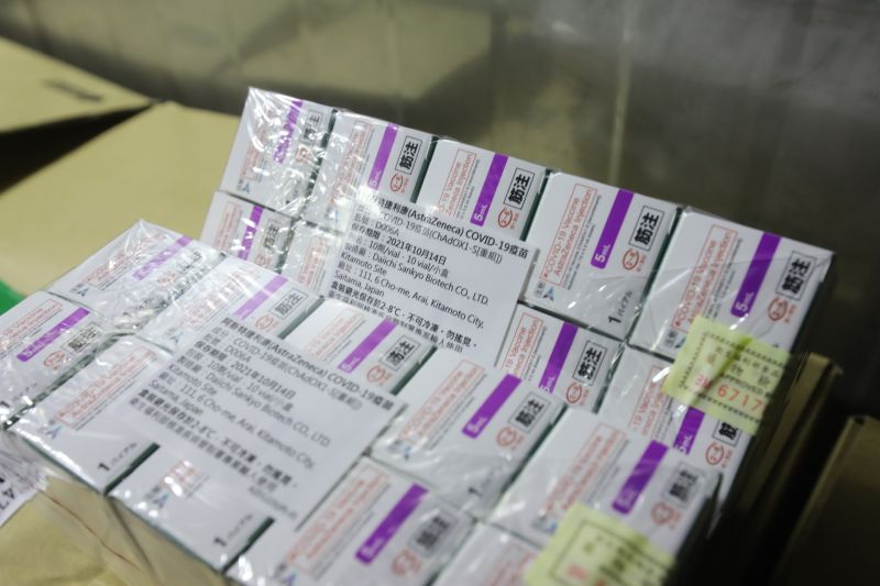 ▲日本捐贈的AZ疫苗已陸續配送到各縣市施打，日本政府研擬加贈疫苗。（圖／高雄市政府提供）