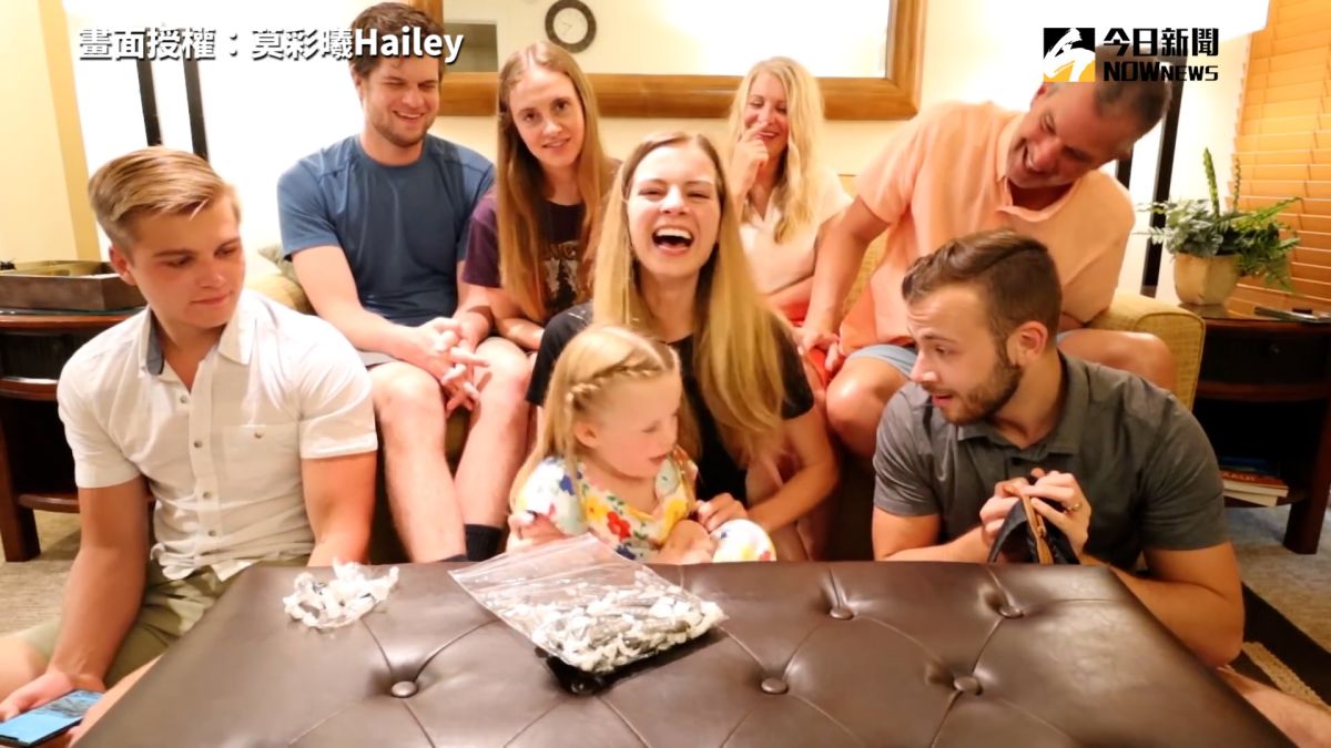 ▲美國家庭挑戰嘗試台灣零食。(圖／莫彩曦Hailey授權) 