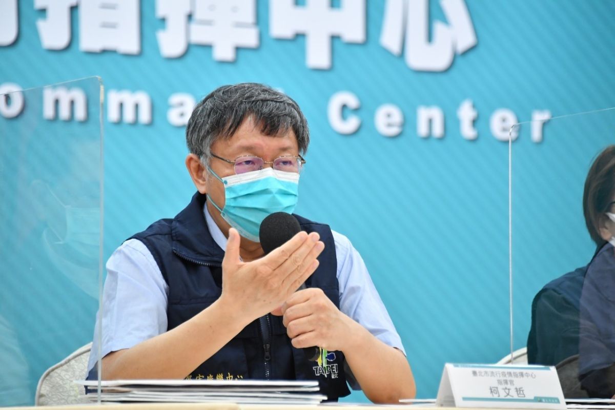 ▲中央疫苗預約施打系統來不及做好？柯文哲稱政委唐鳳是天才，但也酸「政治指導軍事」。（圖／北市府提供）