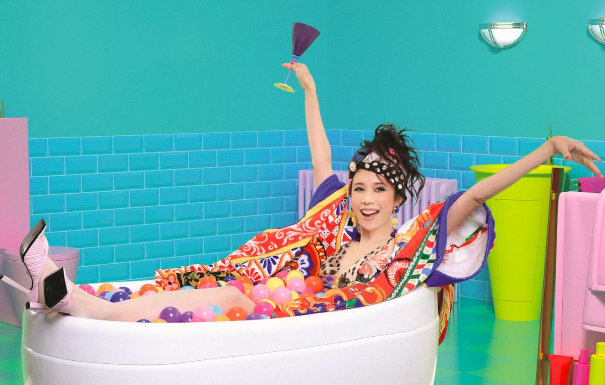 ▲莫文蔚把知名義大利時尚品牌穿上身做宣傳，引起大陸網友不滿。（圖／莫家寶貝工作室提供）