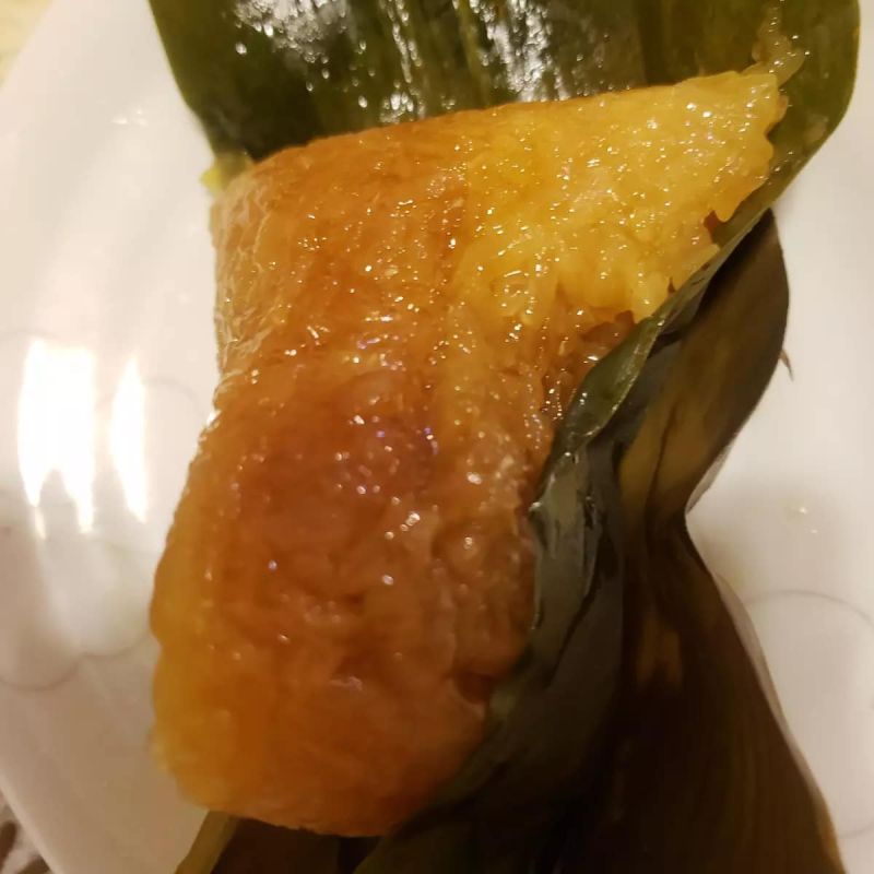 ▲網友打開鄰居送的肉粽後,發現竟是不合他胃口的「鹼粽」。(圖/翻攝爆怨2公社臉書)