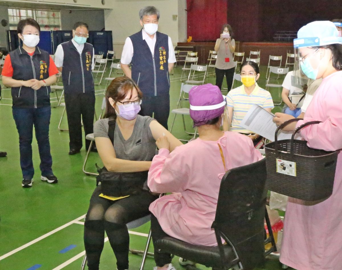 ▲台中市採取用日本「宇美町式」施打法，力求最小群聚、最快施打結束。(圖／台中市政府提供2021.6.14)