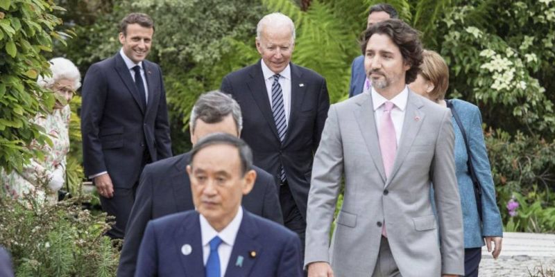 ▲日本首相菅義偉前往英國參與G7峰會時，向隨行的日媒透露，聯合聲明提到台海議題是「很自然的事」。（圖／美聯社／達志影像）