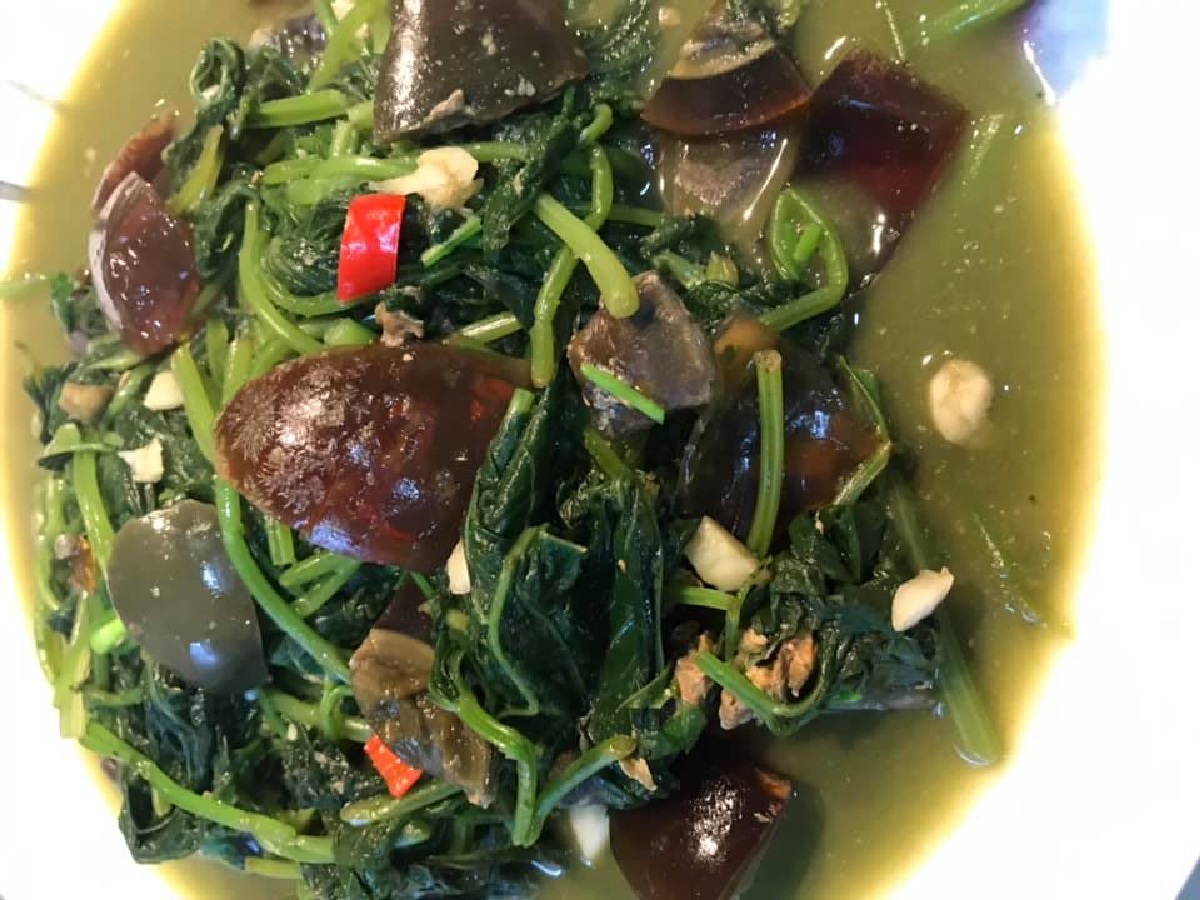 ▲一名女網友分享自製的「炒地皮」料理，結果不少內行人一看都狂讚「超下飯」，甚至還有網友直呼「第一次吃就愛上了」。（圖／翻攝自臉書社團「廚藝公社」）