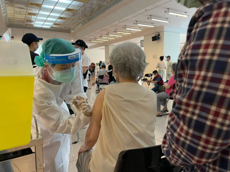 疫苗開打！三重體育場採日本「宇美町」式　減少移動風險