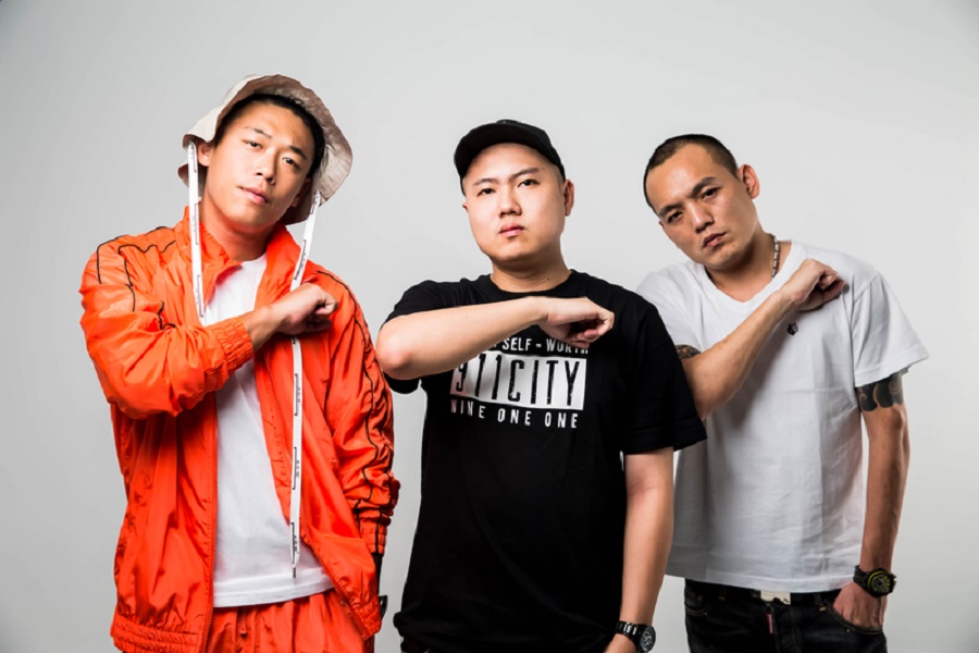 ▲同島一命!「玖壹壹」贈一千防疫面罩挺中警(j翻攝JUKSY) 