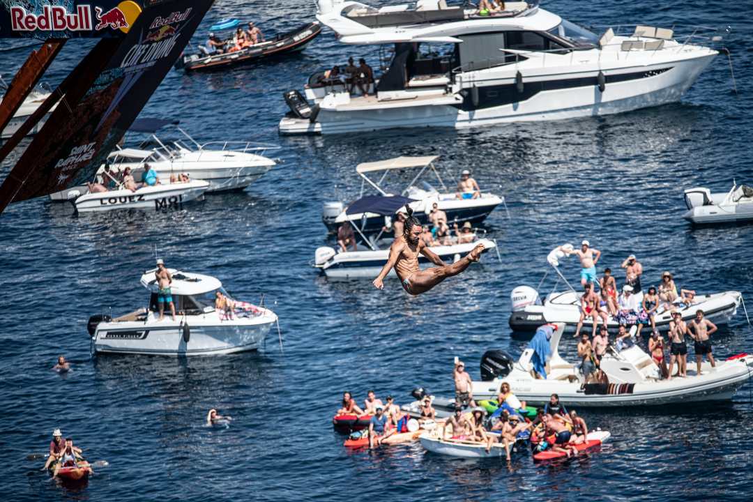 ▲睽違21個月後，Red Bull懸崖跳水世界系列賽（Red Bull Cliff Diving World Series）於上週末在法國聖拉斐爾以戲劇般的方式再次回歸。(圖／Red Bull提供）