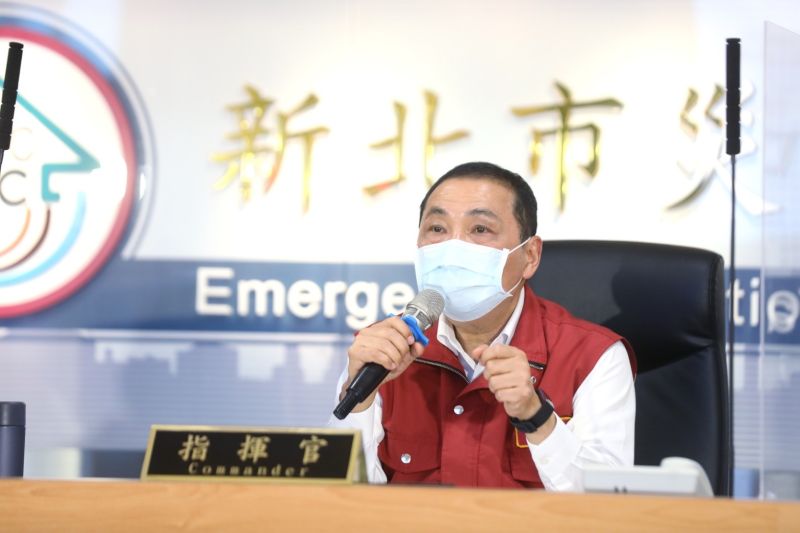 ▲新北市長侯友宜今日在防疫應變的會議上宣布,新北市不在籍的85歲以上長者,將於18日起開放接種疫苗。(圖/新北市政府提供)