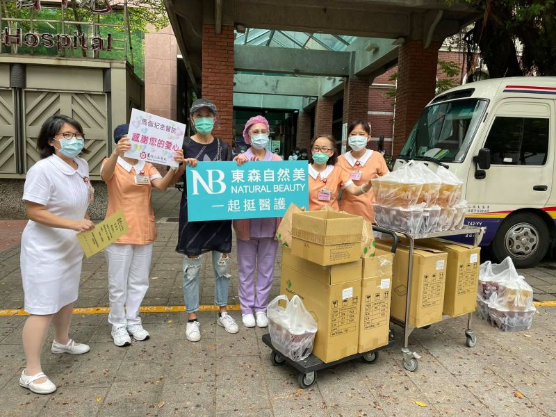 ▲▼賈永婕連日來幫醫護送餐、HFNC,幾乎每天忙到深夜才回家休息。(圖/賈永婕臉書)
