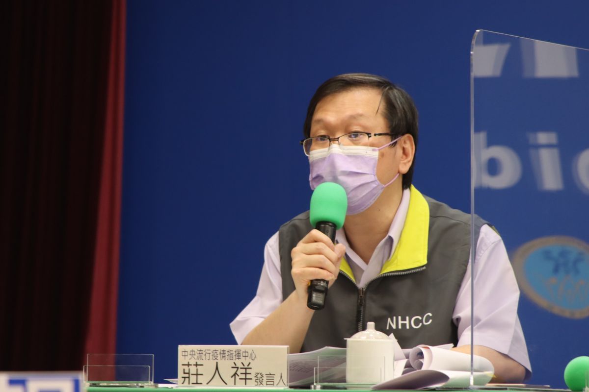 ▲中央流行疫情指揮中心發言人莊人祥今（17）出席記者會，說明防疫相關事宜。（圖／指揮中心提供）