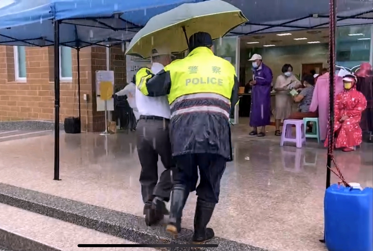 ▲氣象局今（17）日下午針對「屏東縣」發布大雷雨訊息。（圖／屏東縣政府提供）