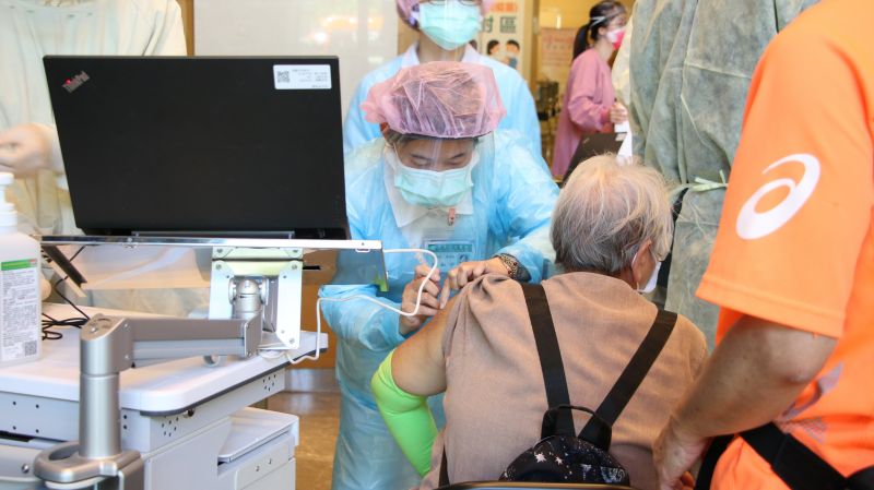 宇美町式搭配一條龍注射系統　亞東醫院：全程需4.2分鐘

