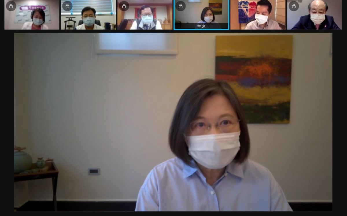 ▲身兼民進黨主席的總統蔡英文在16日的民進黨中常會表示，台灣逐漸進入疫苗擴大施打的階段，希望地方政府在此前多多累積經驗、精進問題。（圖／民進黨中央黨部提供）