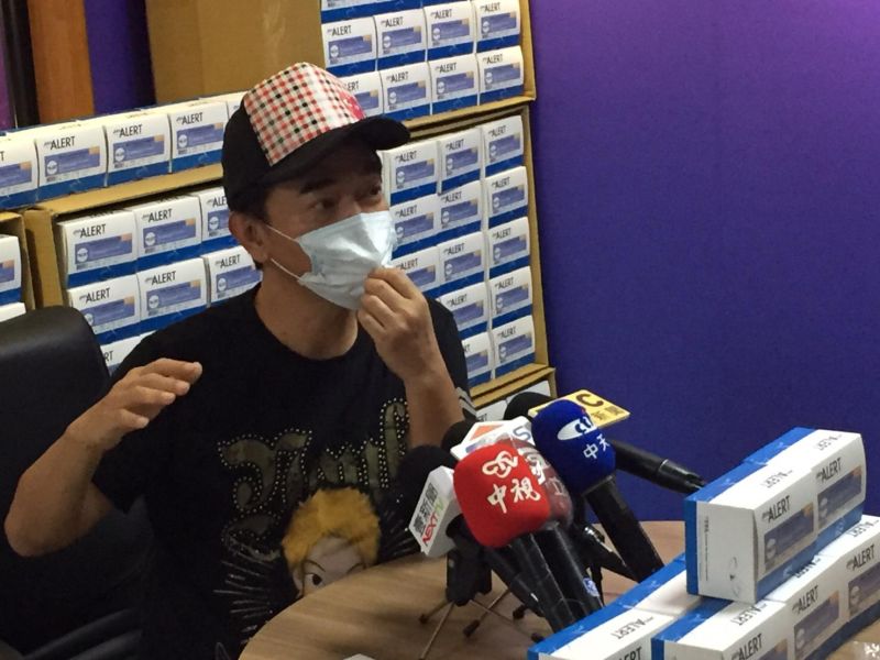 ▲憲哥年邁雙親確定放棄疫苗順位。(圖/PGTalk提供)