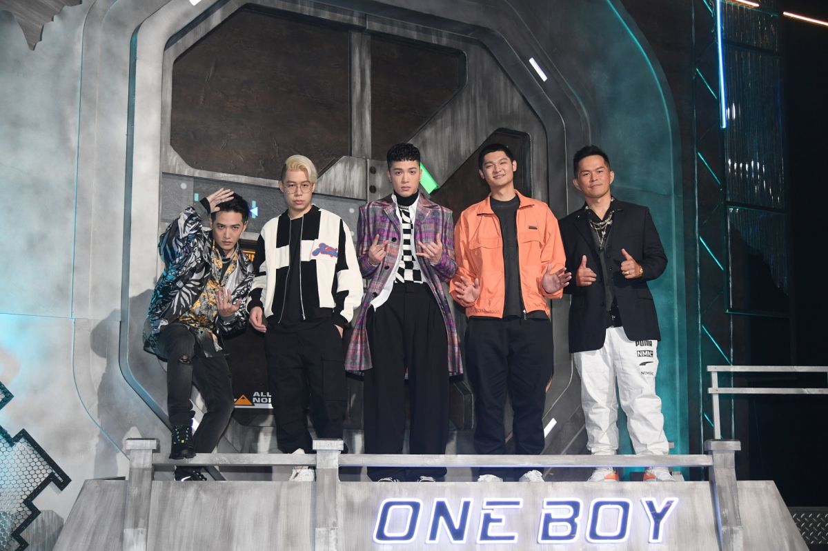 ▲導師熊仔（左起）、剃刀蔣、J.Sheon、Leo王、大支對參賽選手故事很感動。（圖／三立）