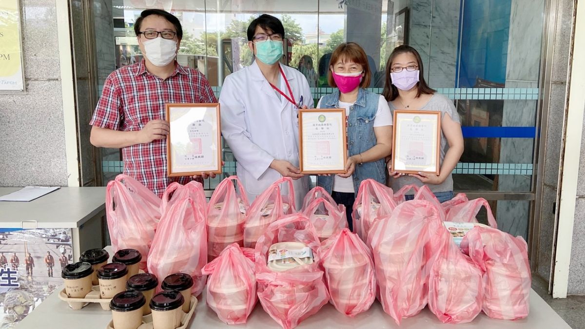 ▲「食光旅行～送關懷給醫護」募集愛心便當送給第一線的醫護人員。（圖／瑞康屋提供）
