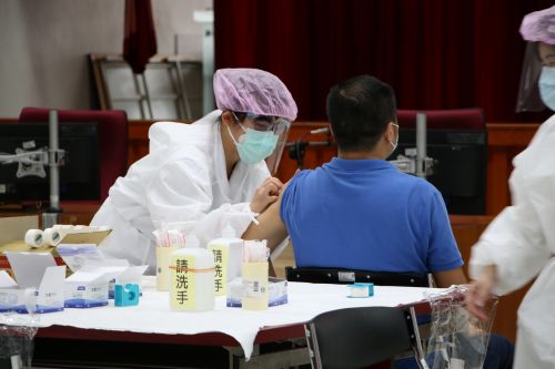 新冠疫情再升溫!兒科醫揭「病患翻倍長」 社區還有4病流行中