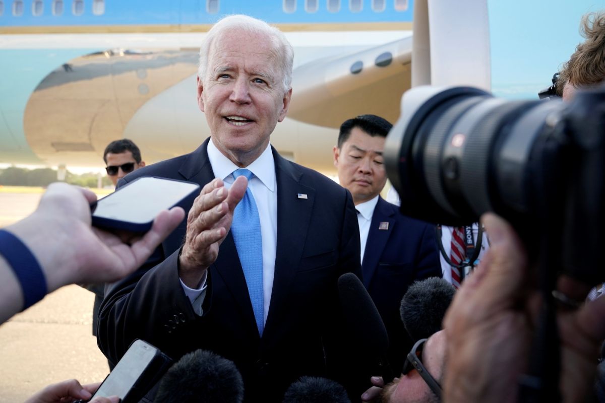 ▲美國總統拜登在美俄峰會後，面對記者提問，一度顯出不耐煩的樣子，甚至質疑對方入錯行。拜登已於事後道歉。（圖／美聯社／達志影像）