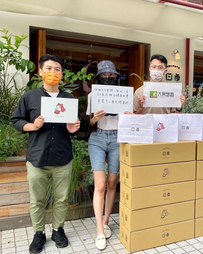 ▲▼子涵送愛心吐司慰勞前線醫護、警消。(圖/子涵IG)