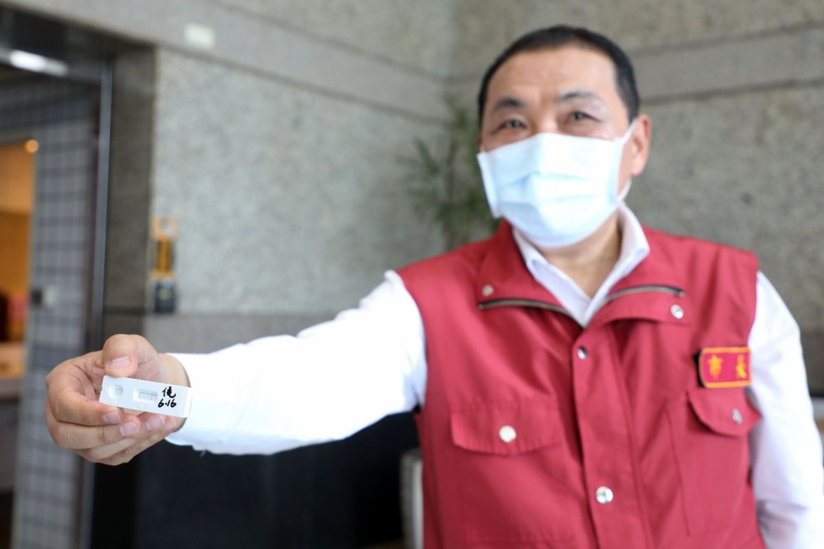 ▲侯友宜指出，快篩劑一定要讓民眾買得起，如果價錢很貴、買不起，民眾去購買的意願就被降低。（圖／新北市政府提供）