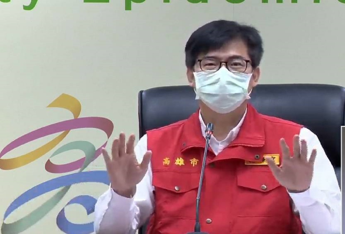 ▲高雄市長陳其邁今（26）日宣布殘劑施打方法，仍以1至7類公費對象及65歲以上長者優先。(圖／高市府提供)