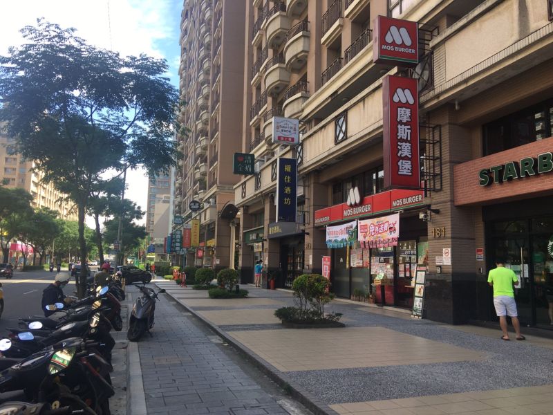 ▲國內疫情延燒,政府拉高至三級警戒,對於餐飲業衝擊較大。(圖/NOWnews資料照片)