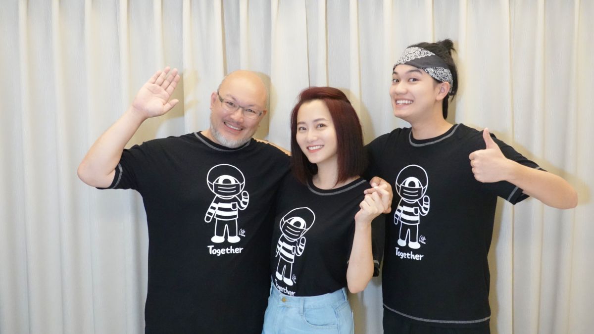 ▲劉亮佐（左起）、趙小僑、劉子銓全家一起參與公益活動。（圖／經紀人提供）