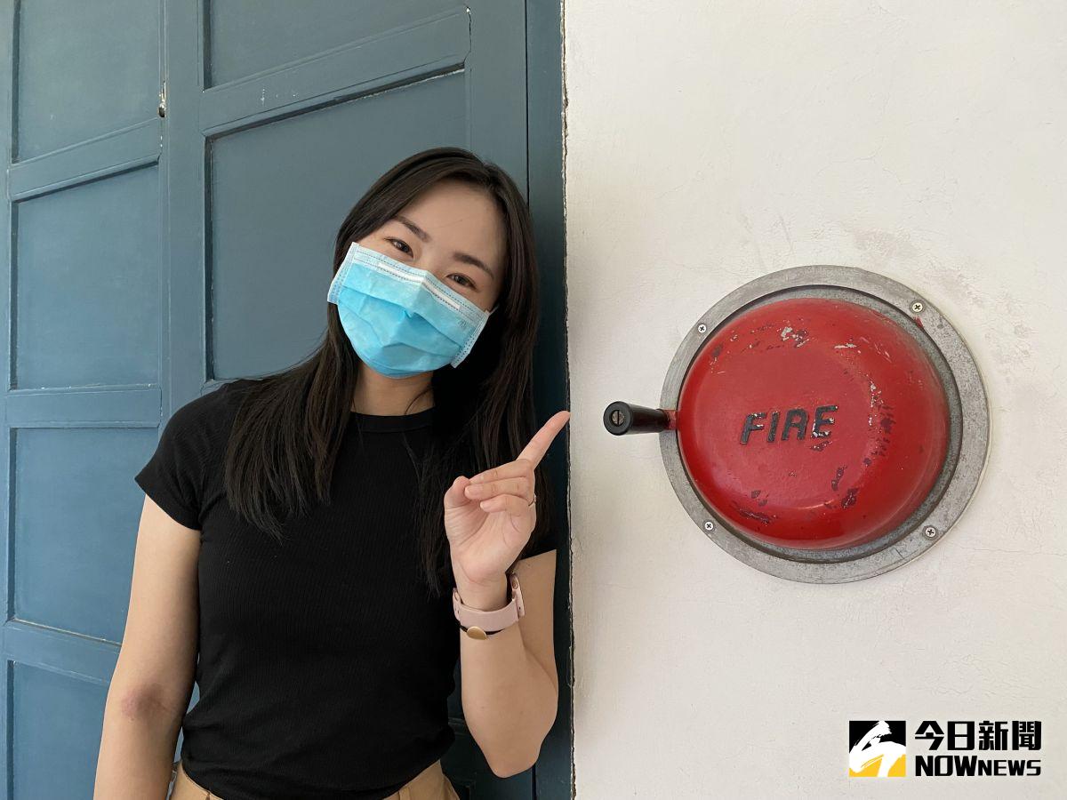 ▲淡水紅毛城主堡2樓露臺的搖桿式火災警報器，不同於現代的按壓式，當時是手動轉圈，特殊的警鈴聲首次曝光。（圖／記者陳志仁攝）