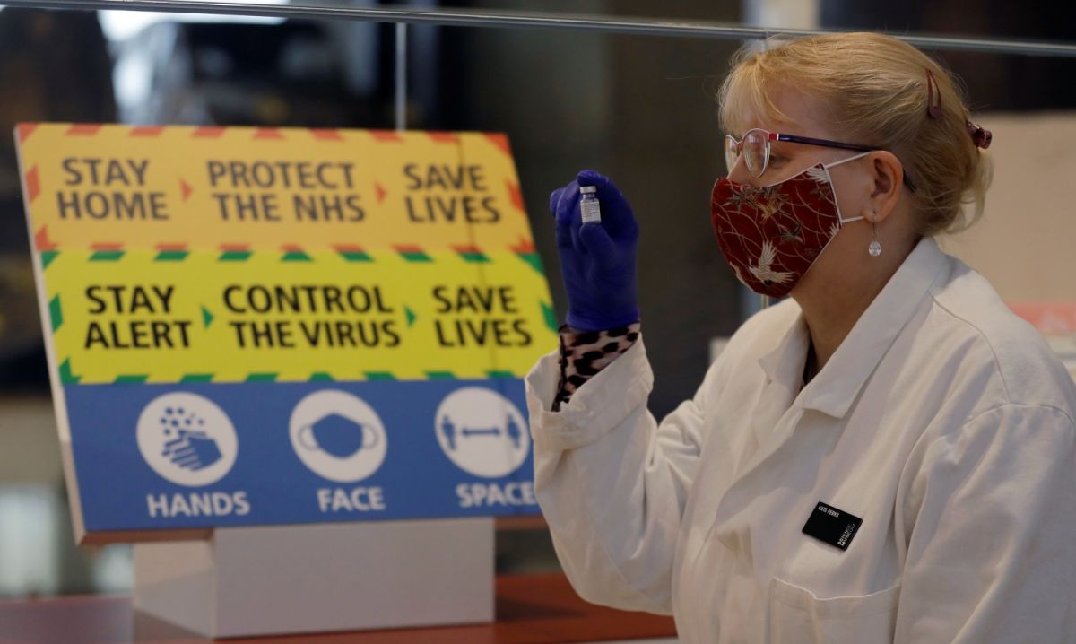 ▲印度Delta變種病毒導致英國疫情反彈，衛生大臣韓考克表示，將自本週五起開放所有成年人接種疫苗。資料照。（圖／美聯社／達志影像）