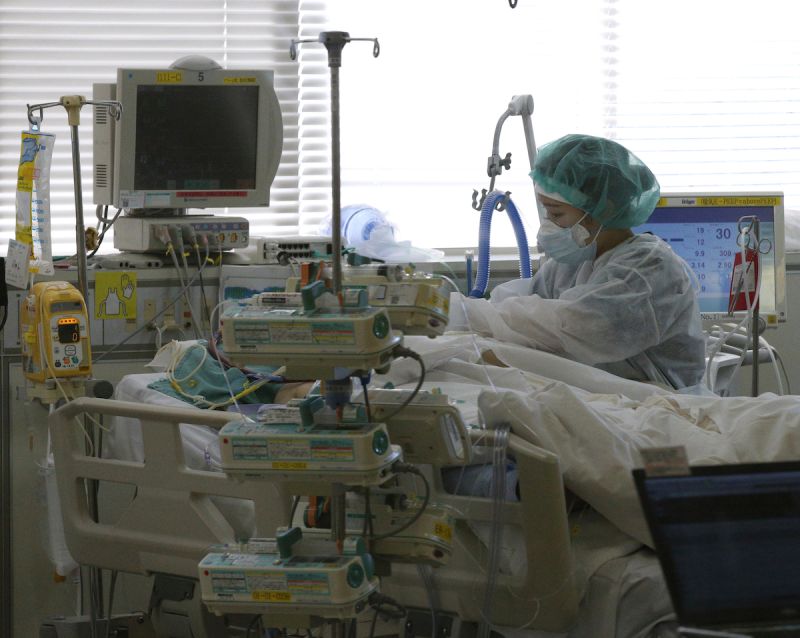 日本疫情嚴峻又現醫療人球　一度遭120間醫院拒收
