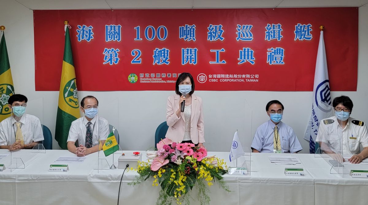 ▲財政部關務署新造第2艘新型100噸級巡緝艇開工，由高雄關關務長蘇淑貞(中)與台灣國際造船公司副總經理蔡坤宗共同主持。(圖／記者黃守作攝，2021.06.18)