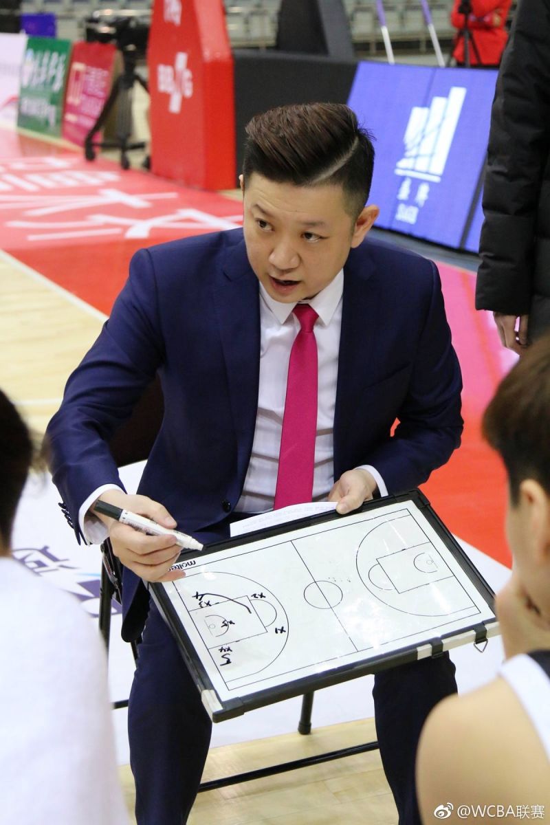 ▲球員出身的汪蔚傑，執教生涯超過20年，包含5年的WCBA職業聯賽總教練經歷，堪稱全台灣籃球資歷最豐富的總經理。。（圖／台中太陽提供）