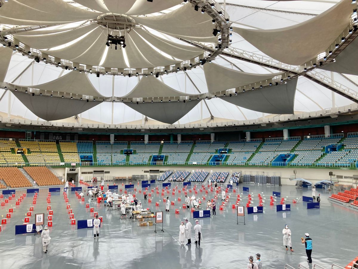 ▲鄭文燦表示，市府會盡力完成高齡接種計畫，全市28處接種站，預計79歲以上長者，桃園團隊會做到七成以上到八成之間的接種率沒有問題。（圖／桃園市政府提供）