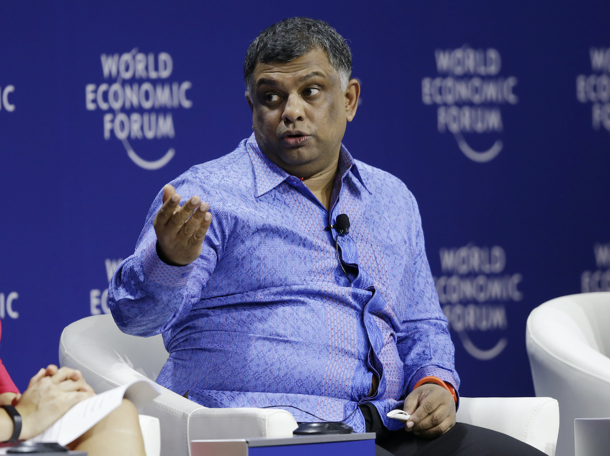 ▲亞航執行長費南德斯表示，隨著全球各國逐漸重啟國界，航空業明年也許能恢復正常營運。（圖／美聯社／達志影像）