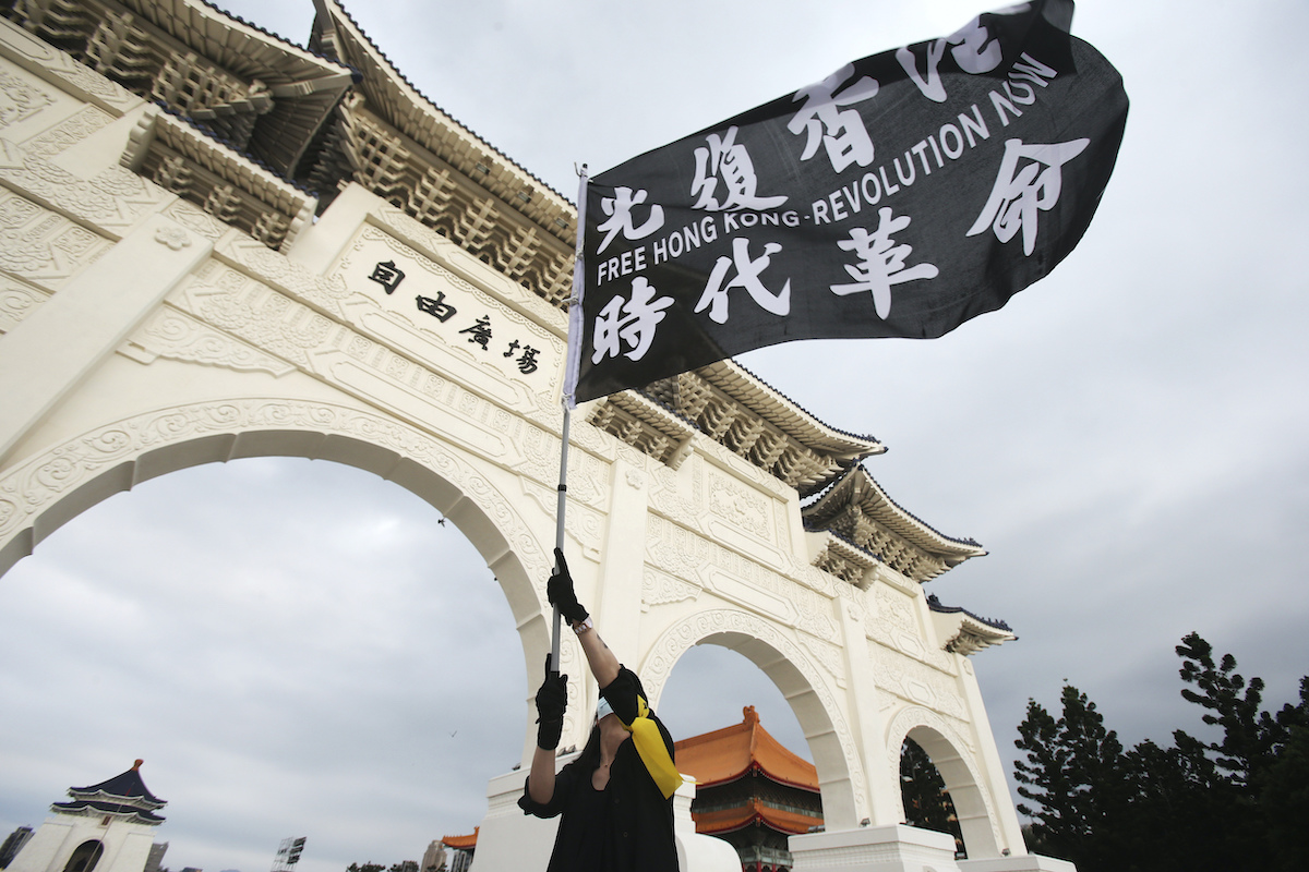 ▲香港2019年爆發反送中民主運動至今，台灣一直力挺香港民主自治，也導致港府與台灣的關係緊張。（圖／美聯社／達志影像）