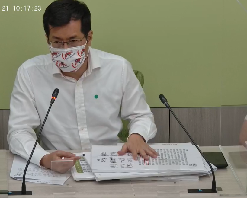 ▲民進黨團書記長羅致政認為，國民黨執政縣市庫存率高、接種率低值得檢討。（圖／翻攝民進黨立法院黨團直播）