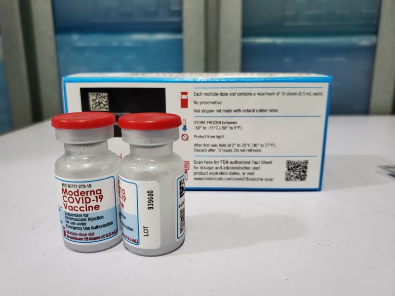 ▲食品藥物管理署辦理美國政府提供Moderna公司COVID-19疫苗的檢驗封緘工作。(圖/食藥署提供)