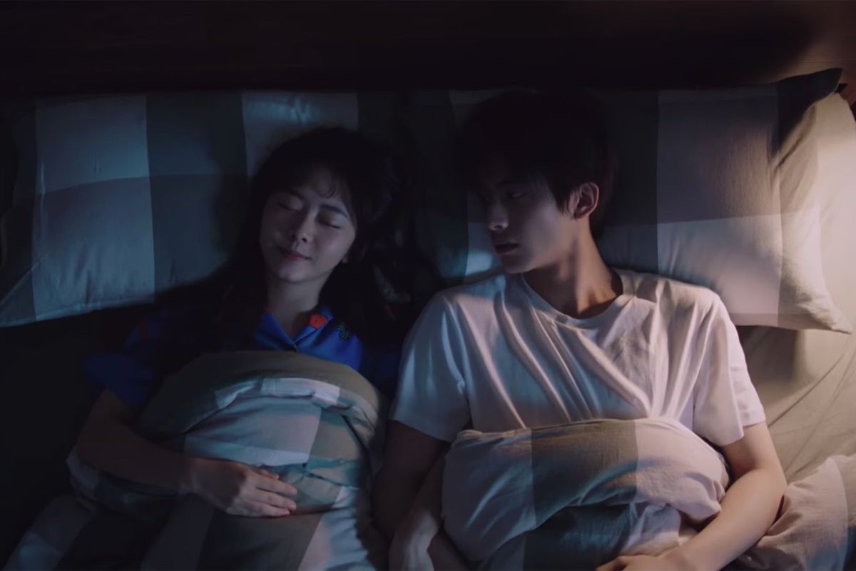 ▲譚松韻（左）在劇中陪宋威龍睡覺的片段，讓收視率達到最高峰。（圖／中天娛樂台提供）