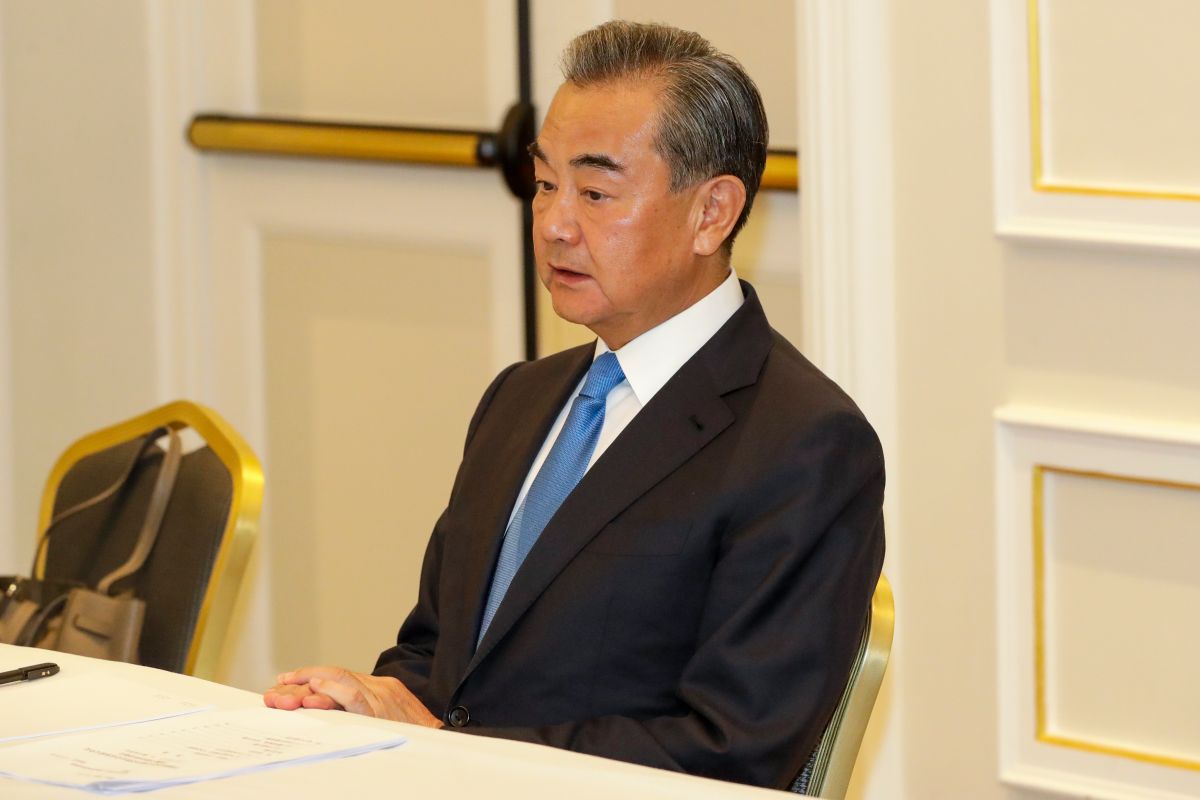 ▲中國國務委員兼外長王毅14日會見新加坡外長維文，並在受訪時表示，希望美方能像新加坡等國一樣，客觀理性看待今日中國。（圖／美聯社／達志影像）