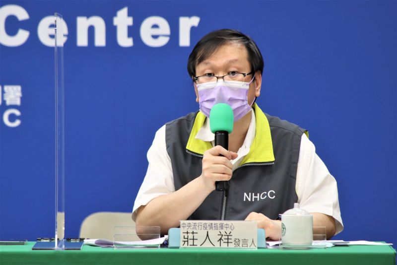 ▲莊人祥今(28)日指出,這3天接種疫苗後不良通報事件有98件,其中通報疑似死亡不良事件有29人,其中有有3名個案僅50多歲。(圖/指揮中心提供)