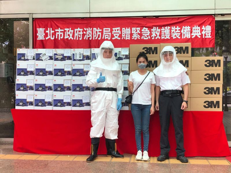 ▲夏于喬(中)幫安以軒跑遍雙北。(圖/翻攝安以軒臉書)