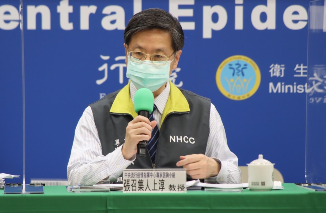 ▲中央流行疫情指揮中心專家諮詢小組召集人張上淳今（25）日出席記者會，說明國內防疫等事宜。圖為資料照。（圖／指揮中心提供）