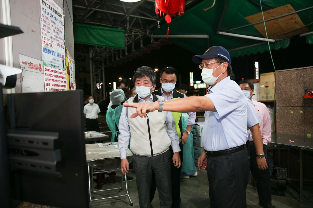 ▲指揮中心指揮官陳時中（左一）15日將陳時中將親自率隊前往接機。（圖／指揮中心提供）